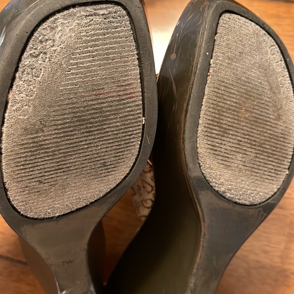 Guess summer wedges too nice to throw away too worn to sell - Picture 6 of 9